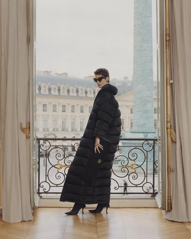 潮流 Balenciaga 正式发布2024 春季「Capital B」系列(图2)