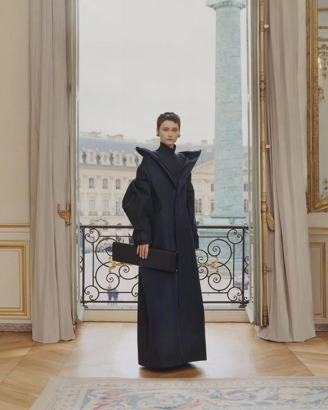 潮流 Balenciaga 正式发布2024 春季「Capital B」系列(图1)